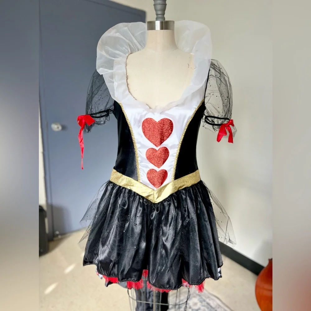 The Queen of Hearts/ The Red Queen Women’s Costume - Picture 6 of 14
